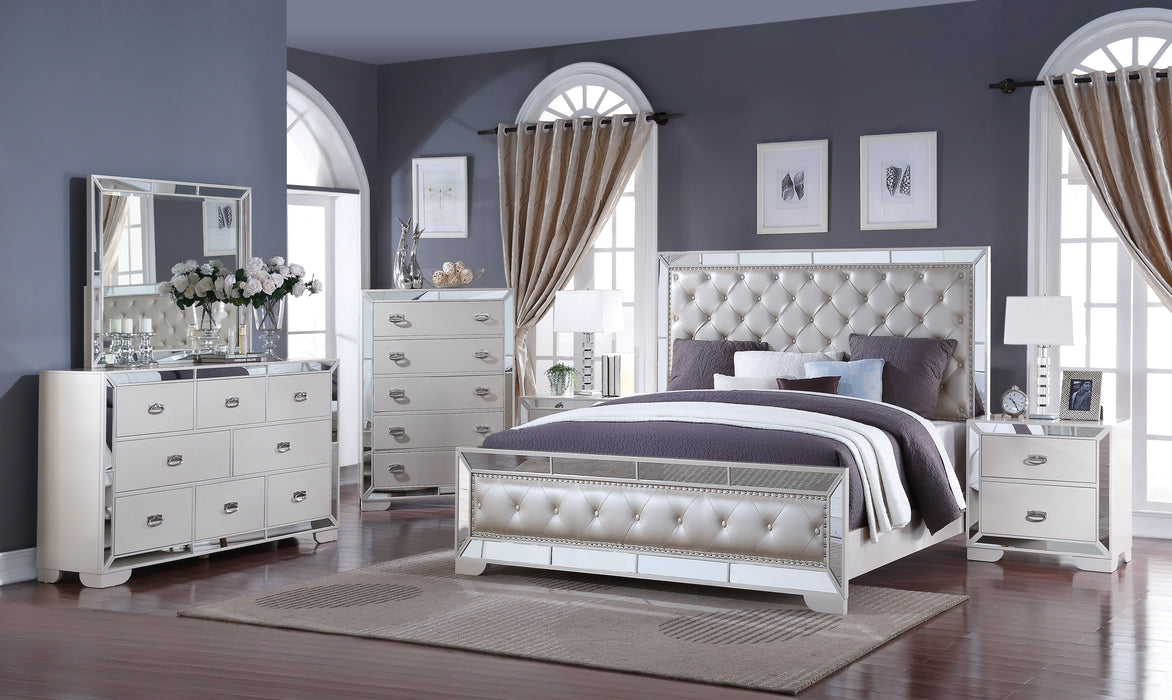 Gloria Contemporary Style King Bed in White finish Wood