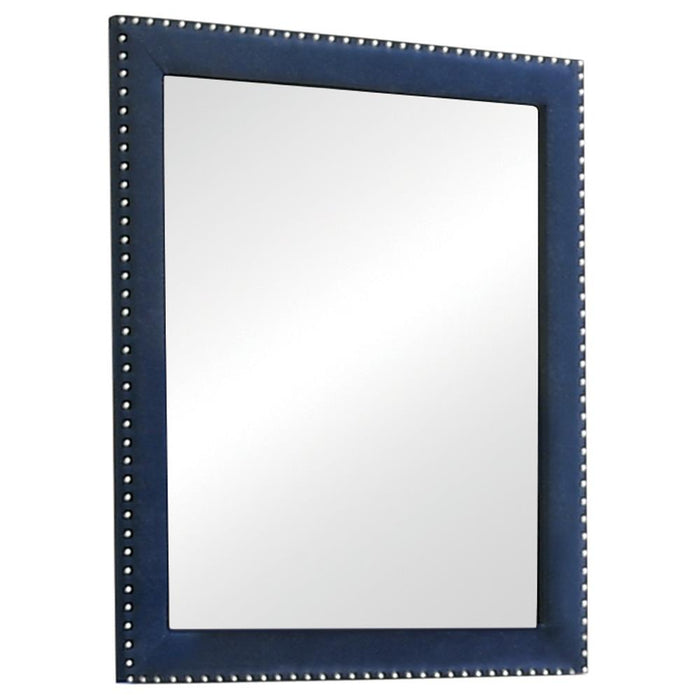 G223373 Mirror image