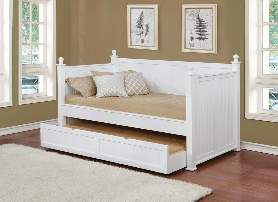 Wastal White Daybed image